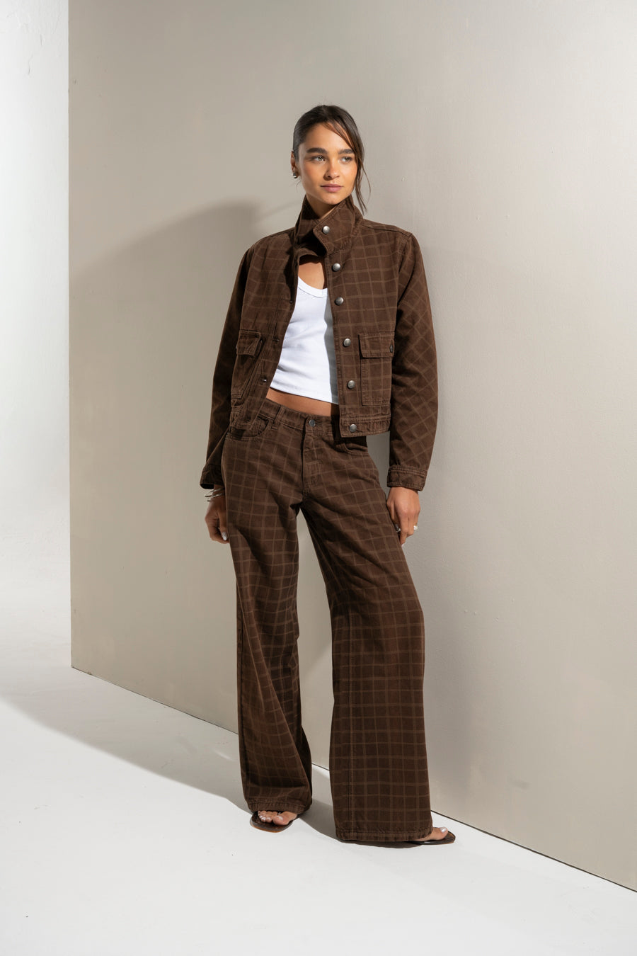 JEANS MUJER WIDE LEG TIRO BAJO CHECKS chocolate