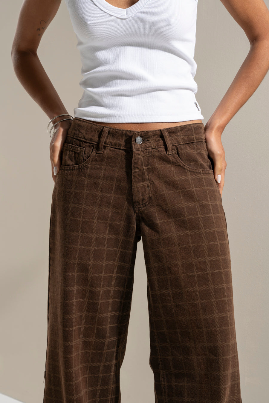 JEANS MUJER WIDE LEG TIRO BAJO CHECKS chocolate