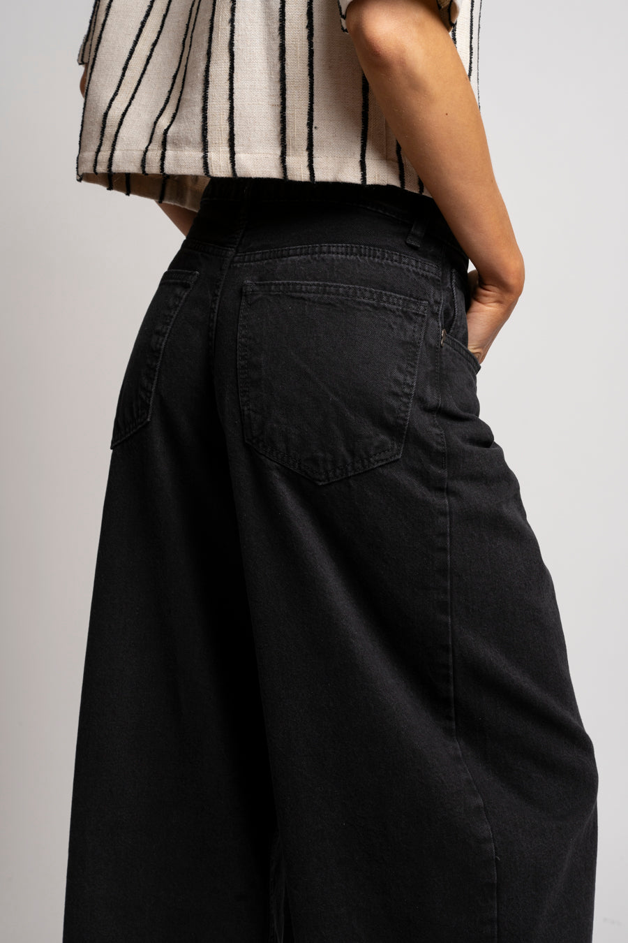 JEANS MUJER BARREL TIRO MEDIO ISIDORA negro