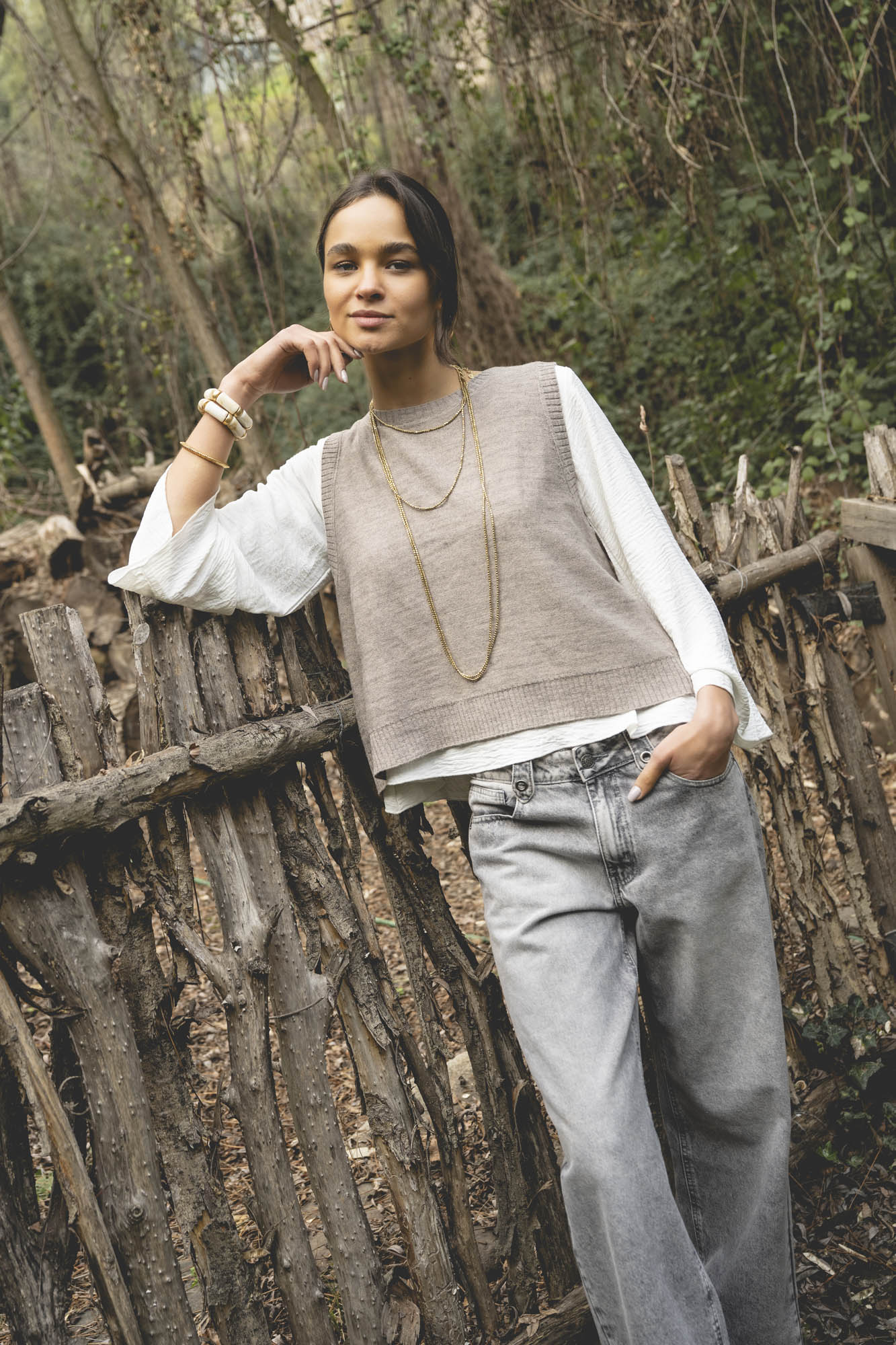 JEANS WIDE LEG TIRO MEDIO JAVIERA gris