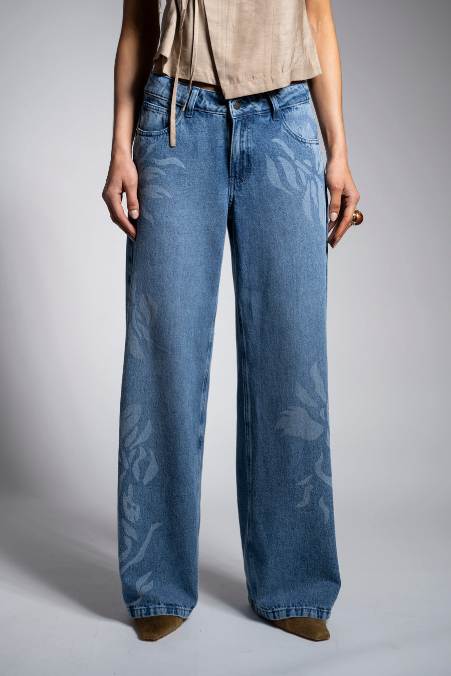 JEANS MUJER WIDE LEG TIRO BAJO JOSEFA flores