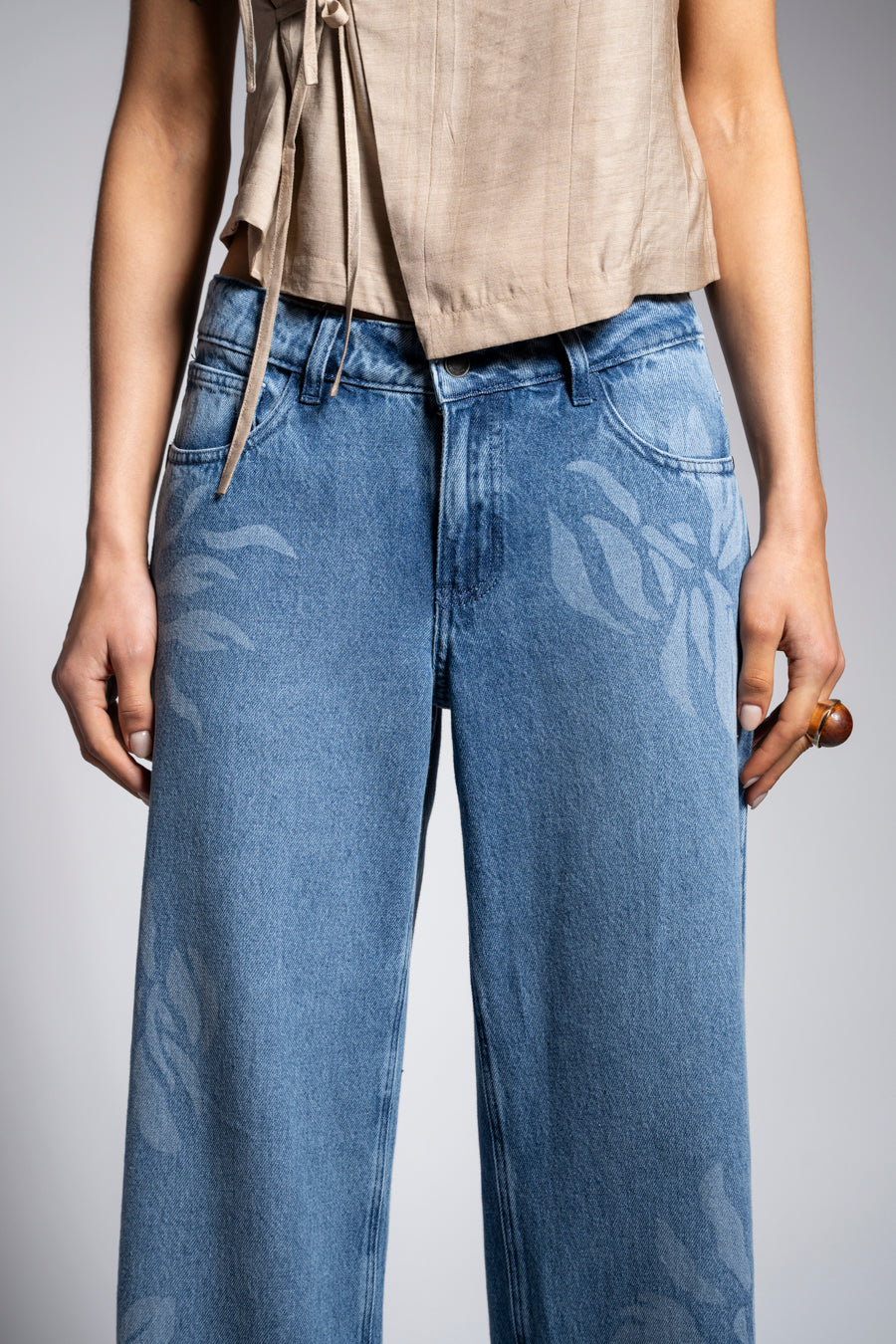 JEANS MUJER WIDE LEG TIRO BAJO JOSEFA flores