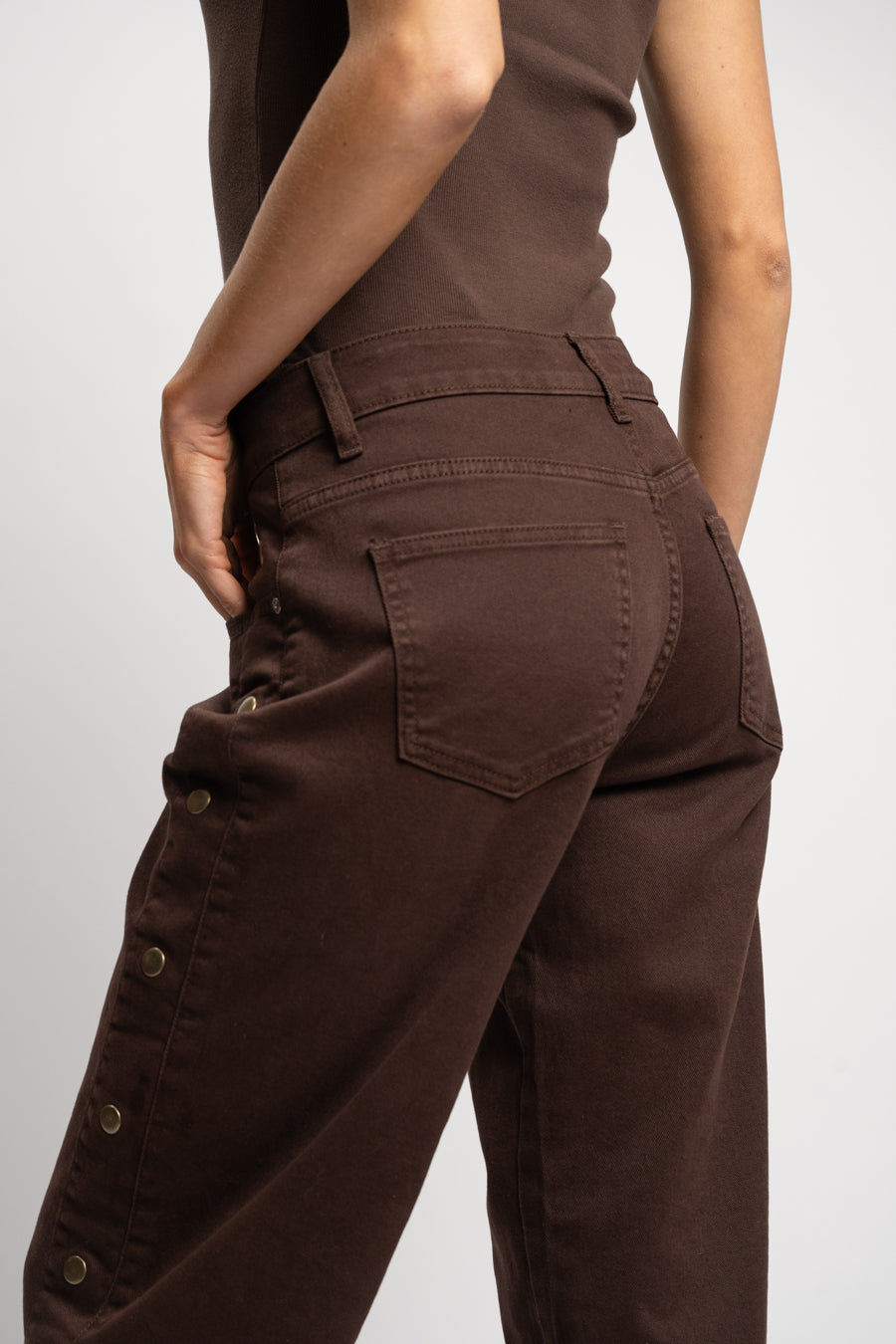 JEANS ZENDA RECTO TIRO MEDIO chocolate