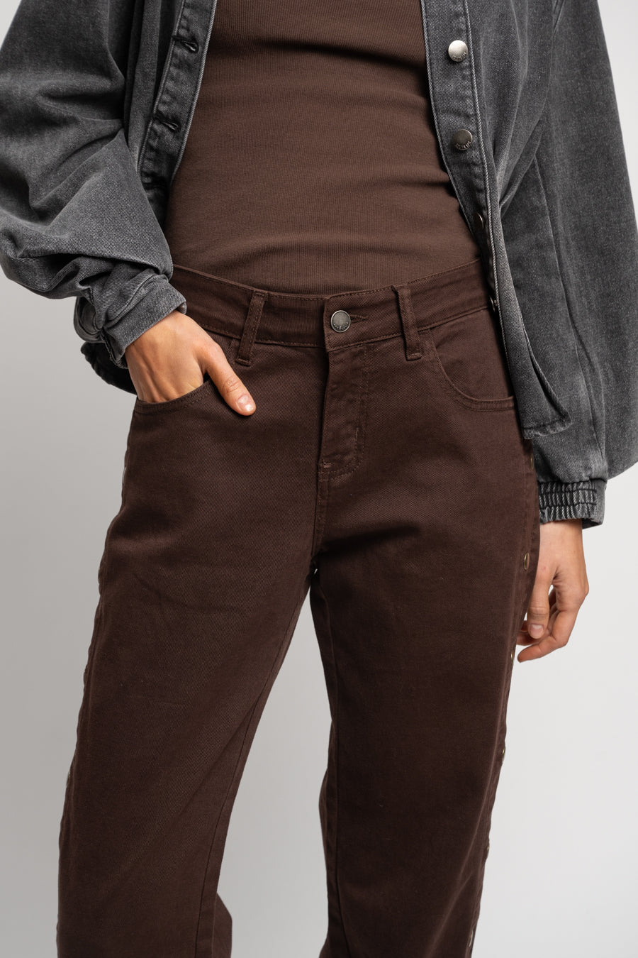 JEANS ZENDA RECTO TIRO MEDIO chocolate