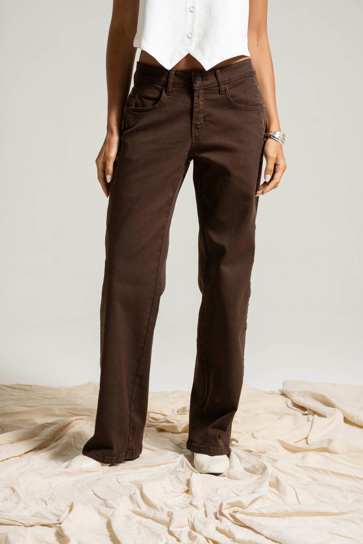 JEANS MUJER ZENDA RECTO TIRO MEDIO chocolate