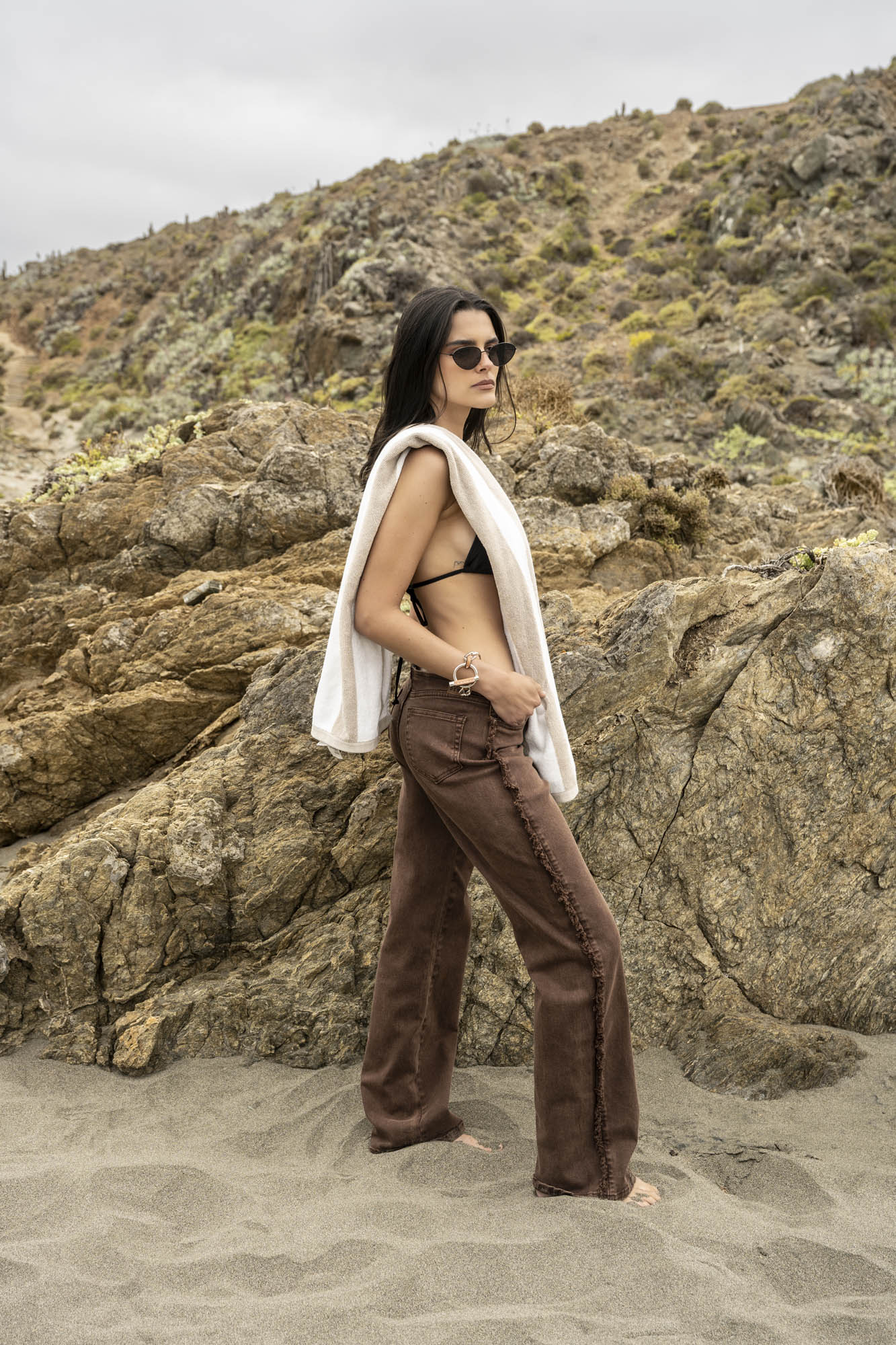 JEANS LEVA RECTO TIRO BAJO café