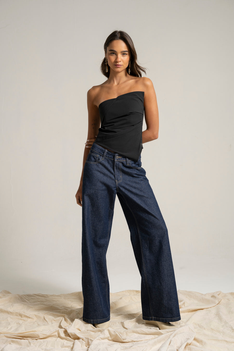 STRAPLESS DELFINA negro