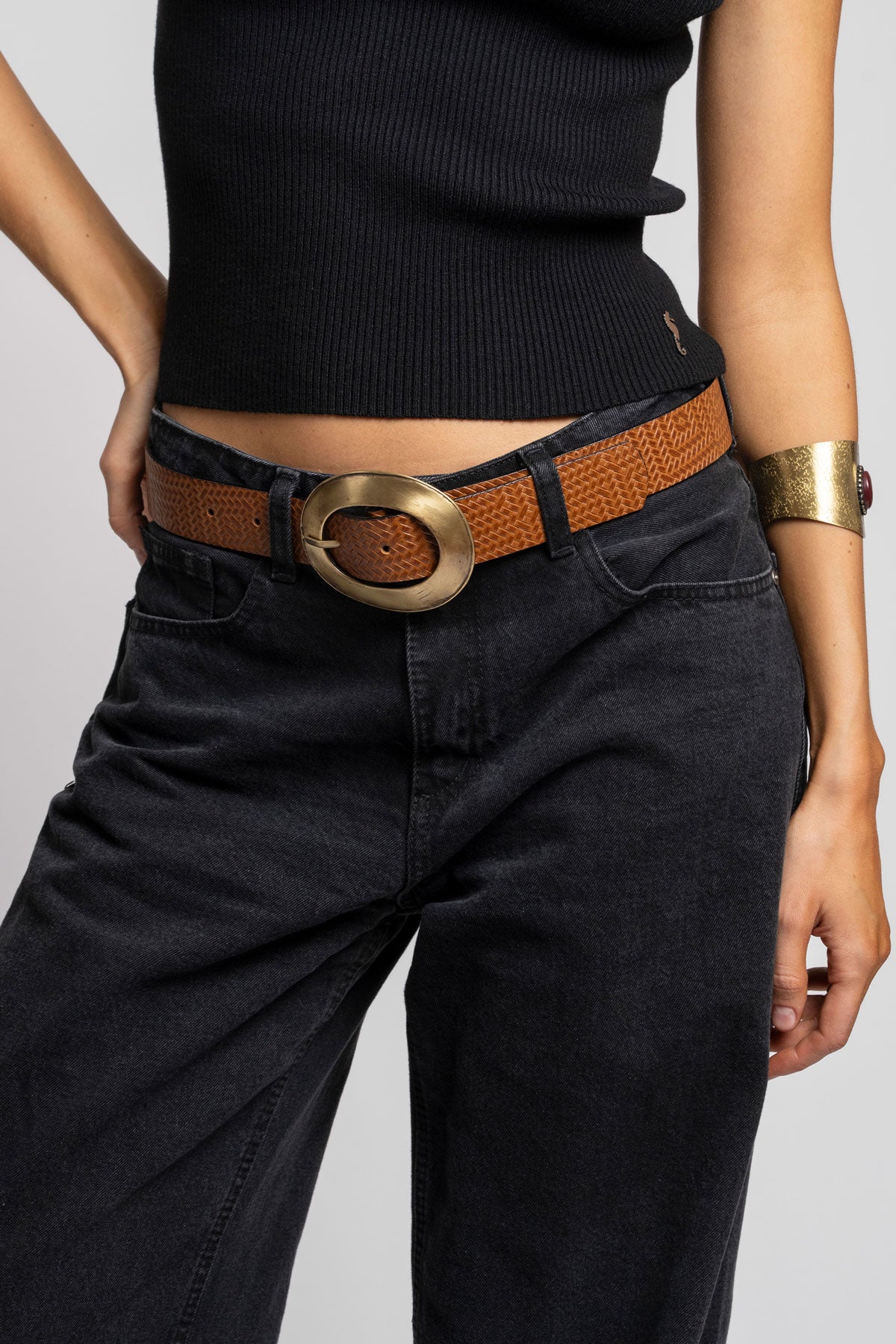 CINTURÓN CUERO OVION café tipo mimbre