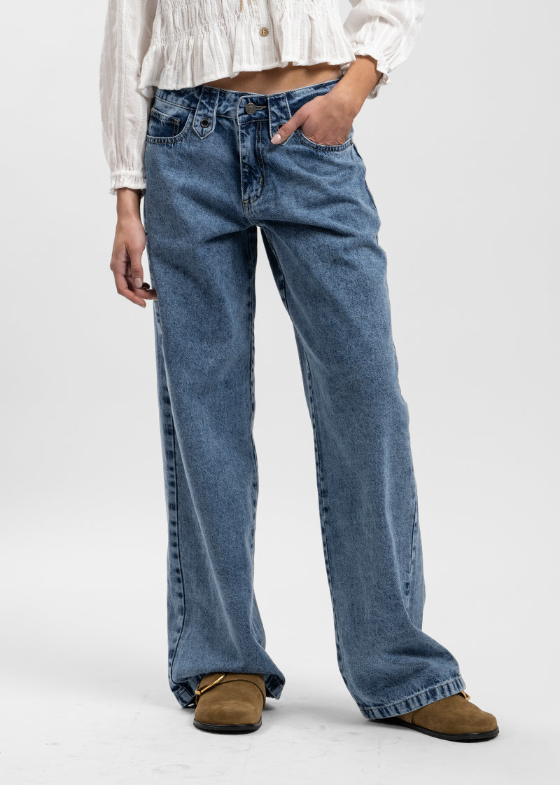 JEANS WIDE LEG TIRO MEDIO JAVIERA celeste