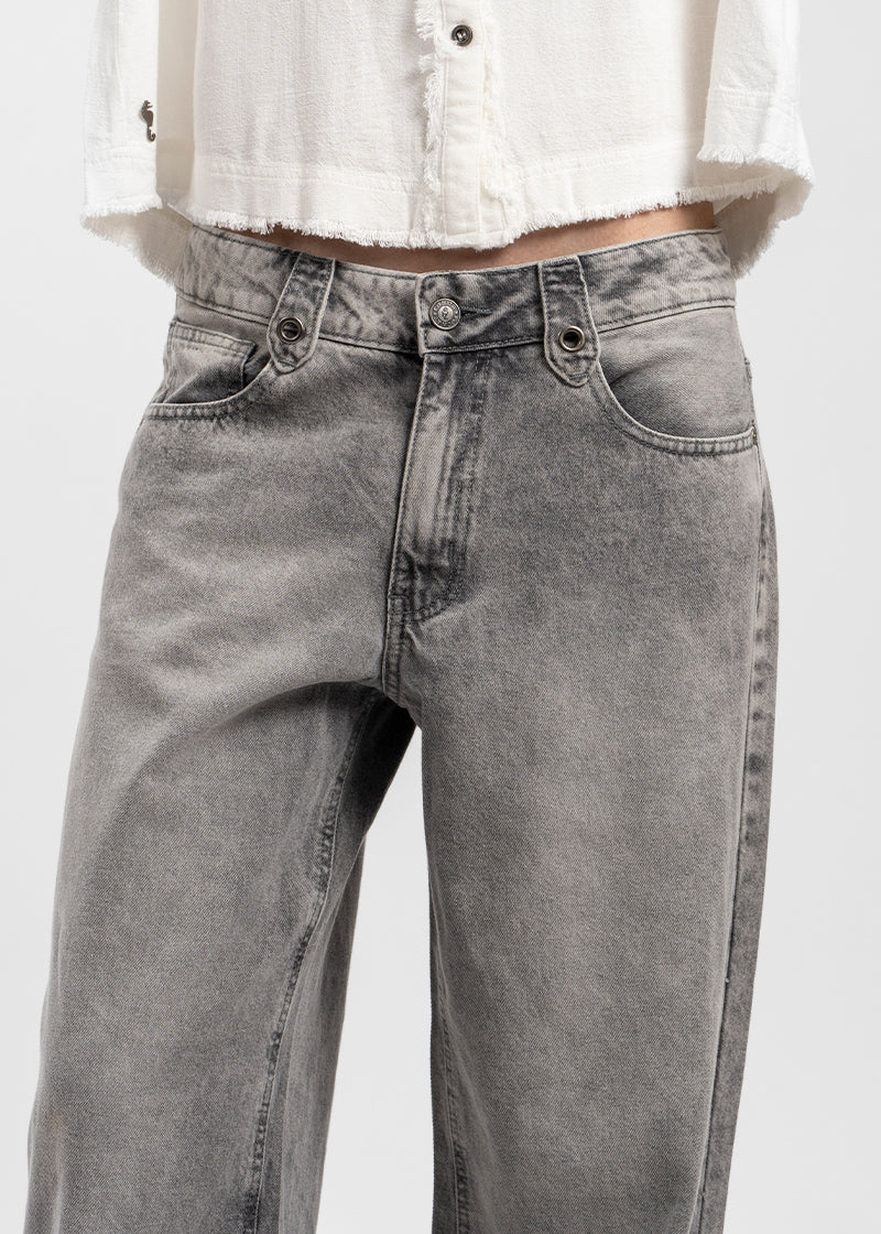 JEANS WIDE LEG TIRO MEDIO JAVIERA gris