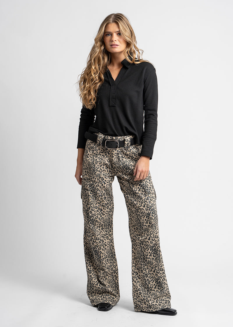 JEANS CARGO TIRO ALTO JUANA animal print