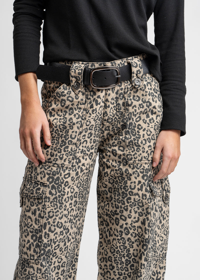 JEANS CARGO TIRO ALTO JUANA animal print