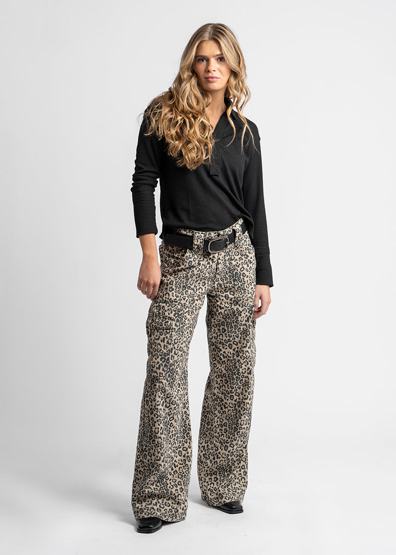 JEANS CARGO TIRO ALTO JUANA animal print