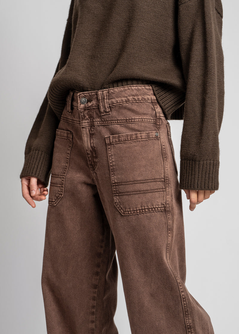 JEANS WIDE LEG TIRO ALTO TALI CAFE