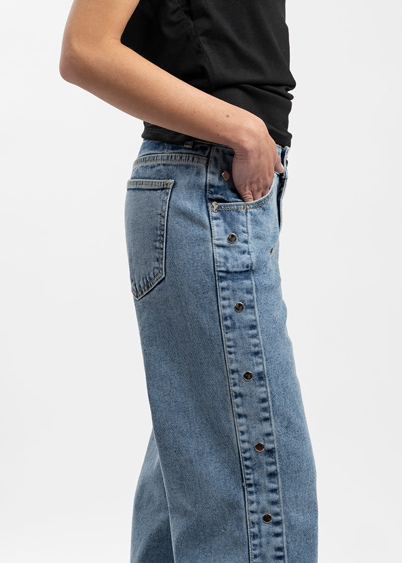 JEANS ZENDA tachas celeste