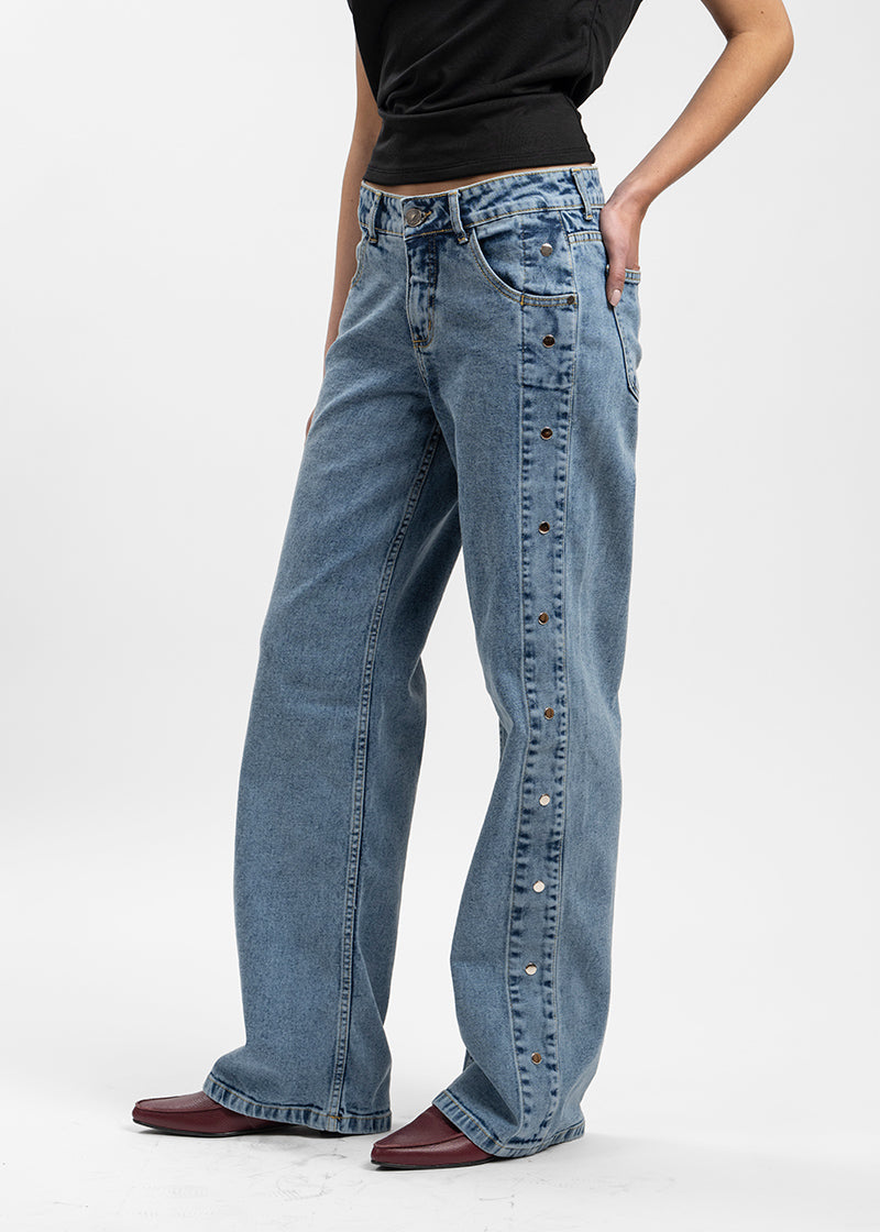JEANS ZENDA tachas celeste