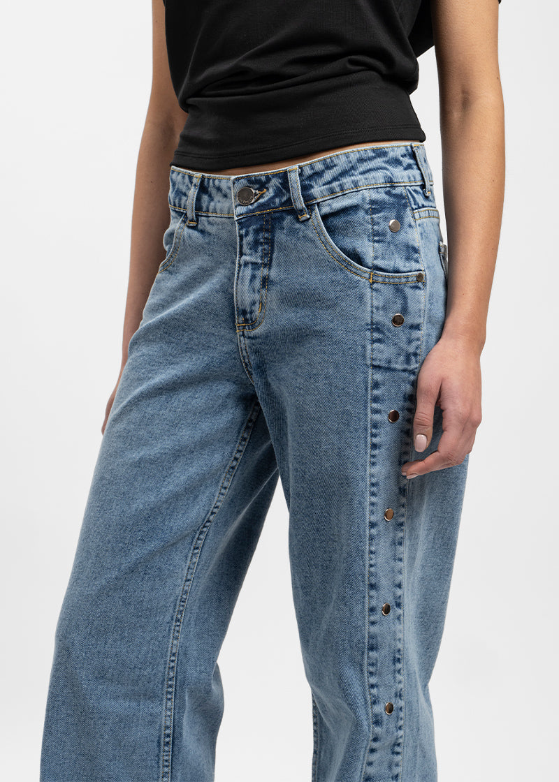 JEANS ZENDA tachas celeste