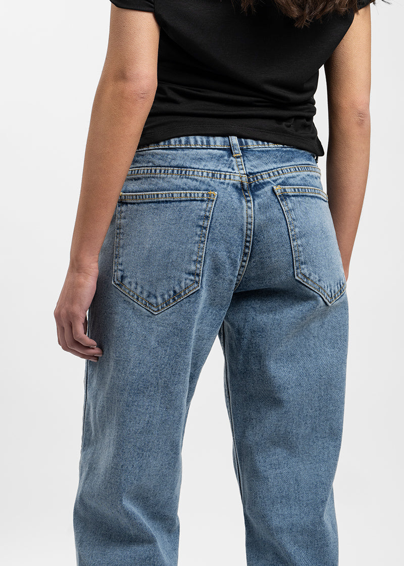JEANS ZENDA tachas celeste