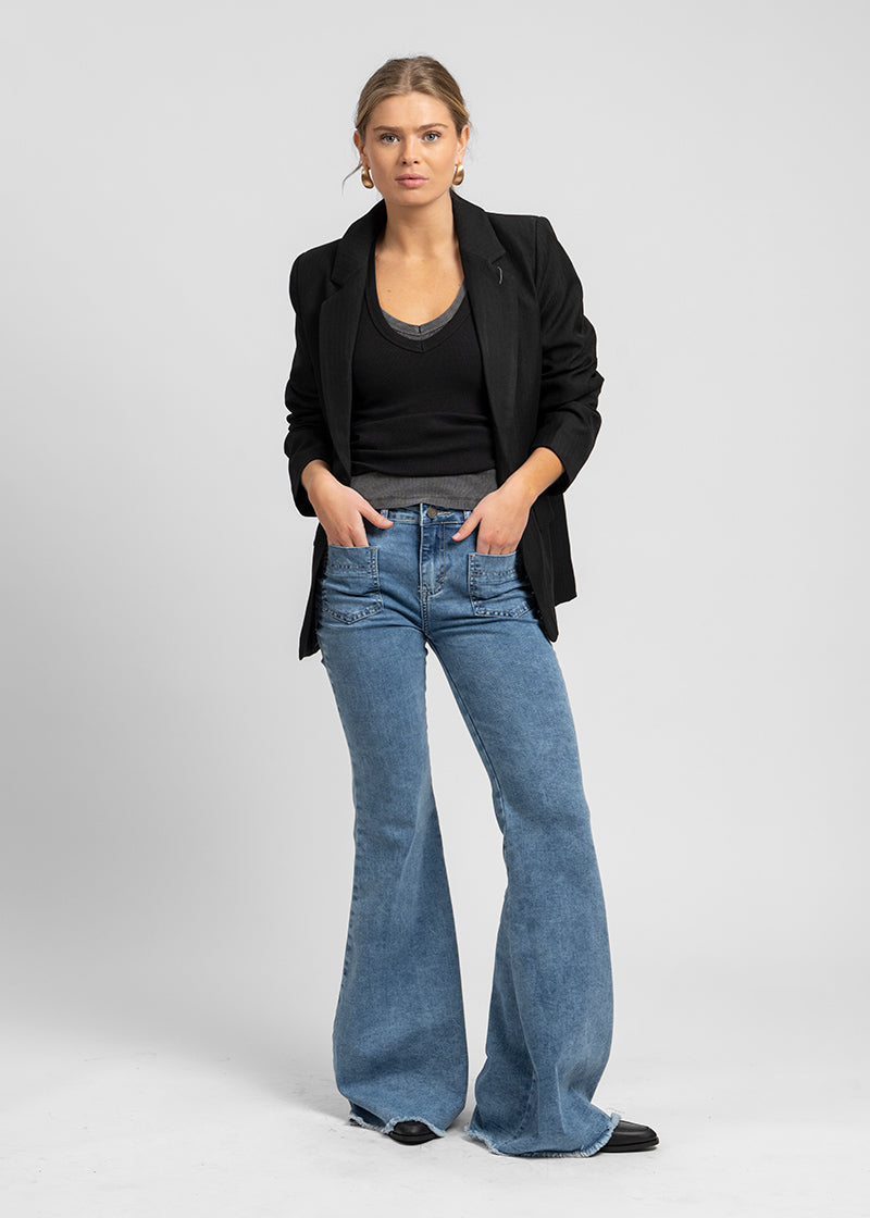 JEANS FLARE TIRO MEDIO ADA azul