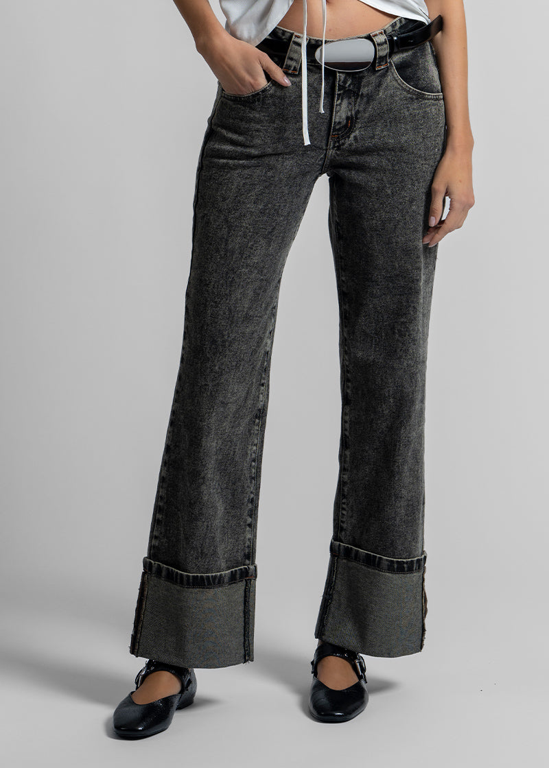 JEANS RECTO TIRO MEDIO CLARA gris