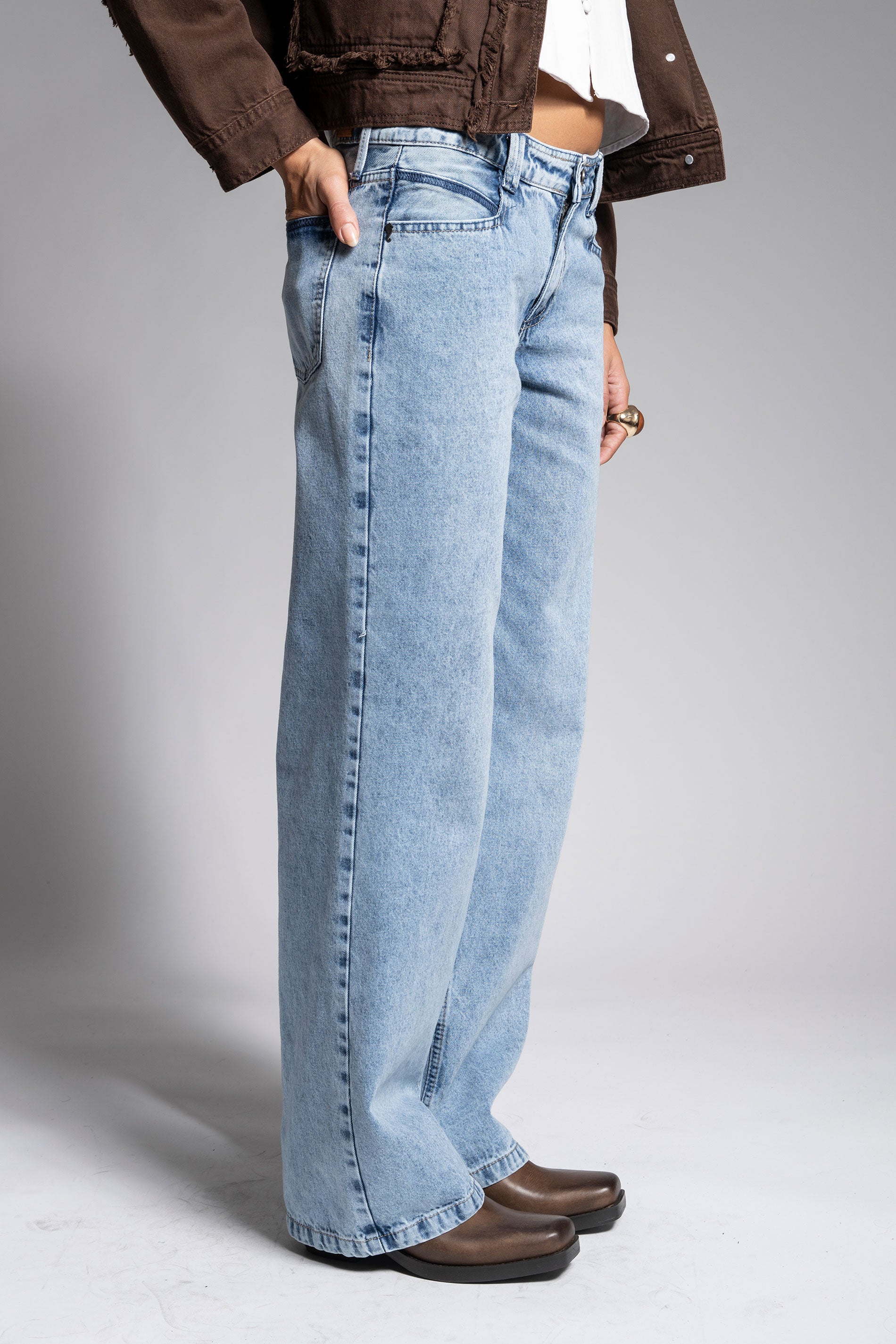 JEANS RECTO TIRO MEDIO GREGORIA celeste