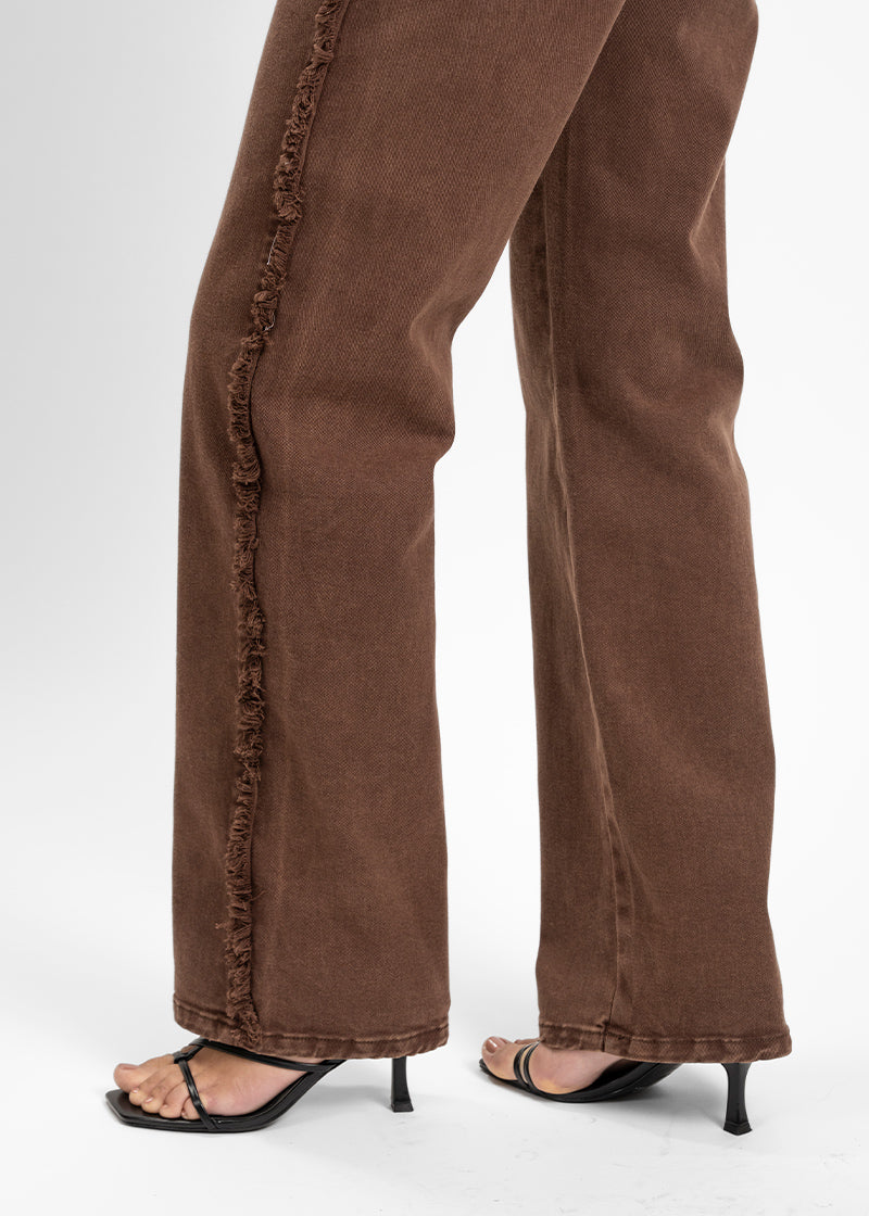 JEANS LEVA RECTO TIRO BAJO café