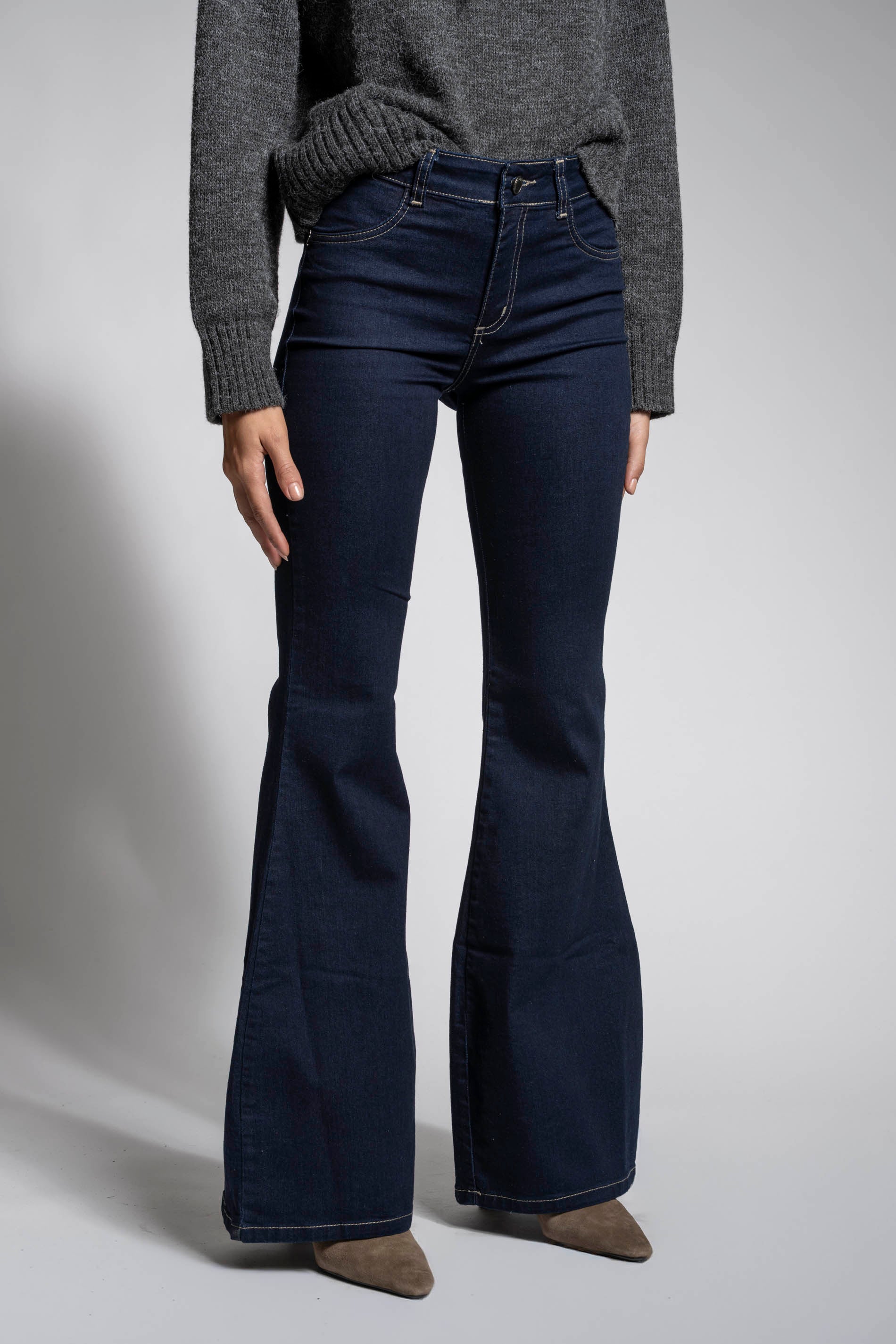 JEANS FLARE TIRO MEDIO NORA azul r