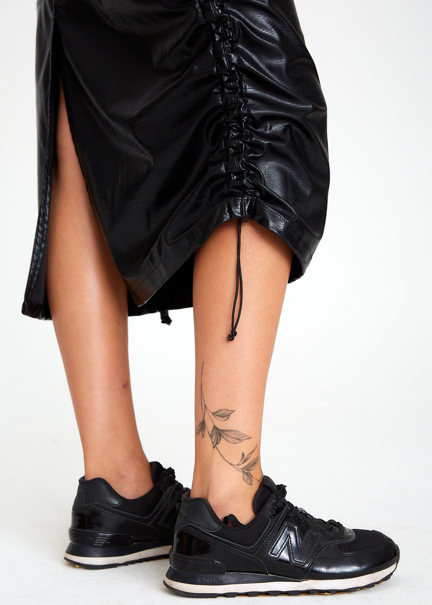 FALDA JESS efecto cuero negro