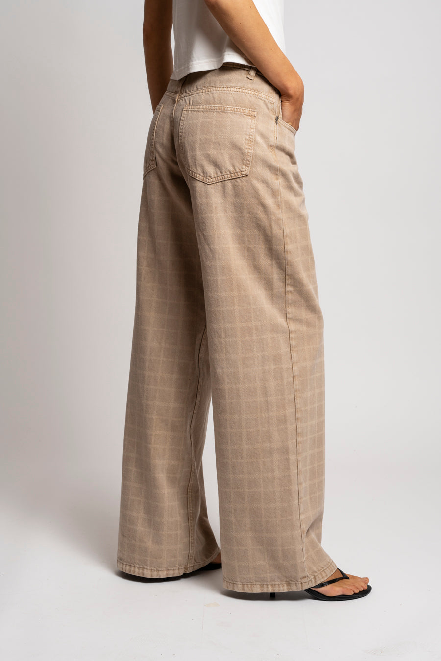 JEANS MUJER WIDE LEG TIRO BAJO CHECKS beige