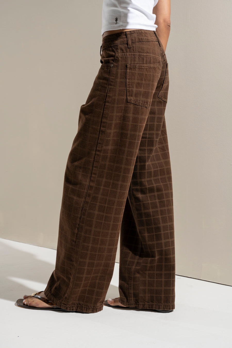 JEANS MUJER WIDE LEG TIRO BAJO CHECKS chocolate