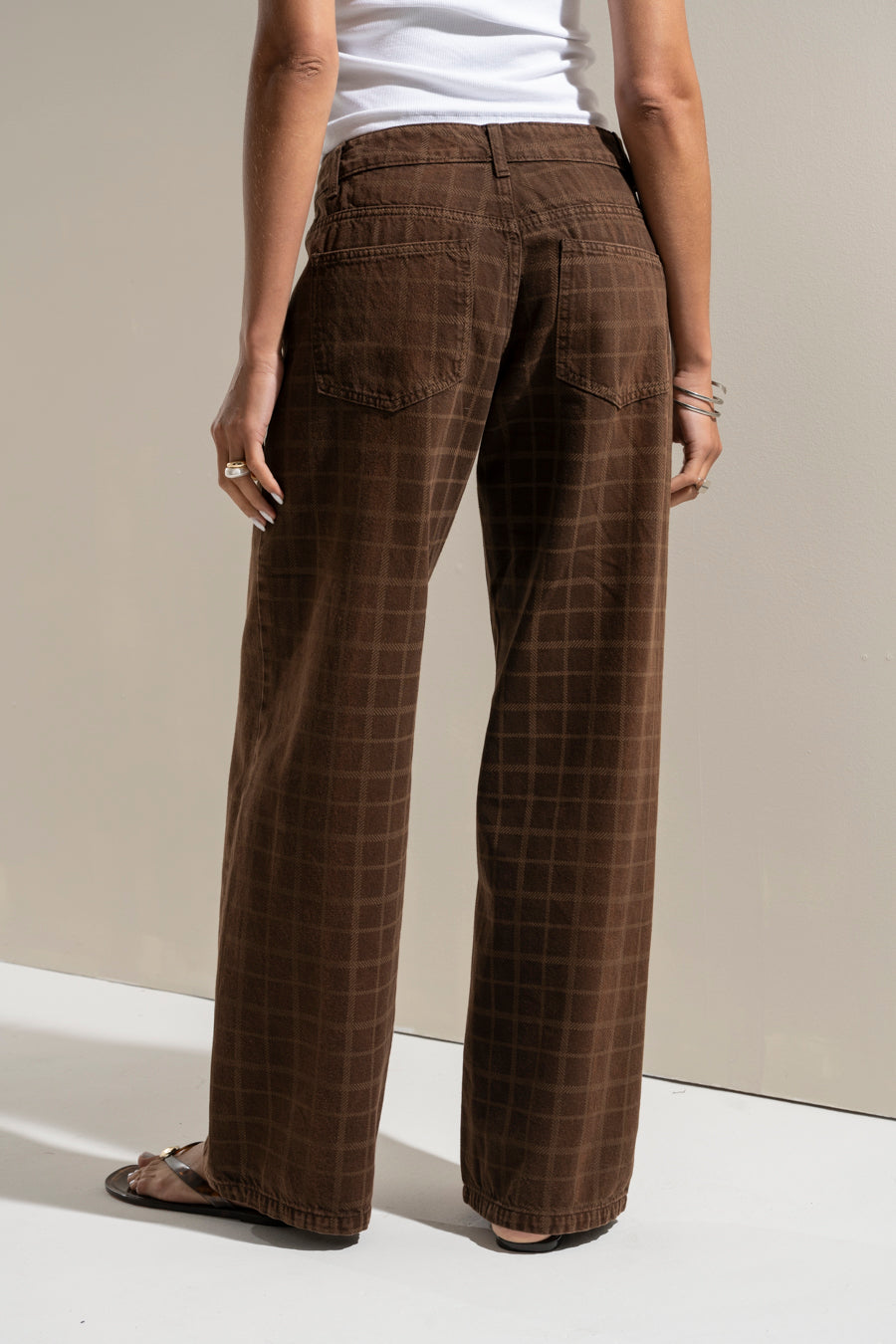 JEANS MUJER WIDE LEG TIRO BAJO CHECKS chocolate