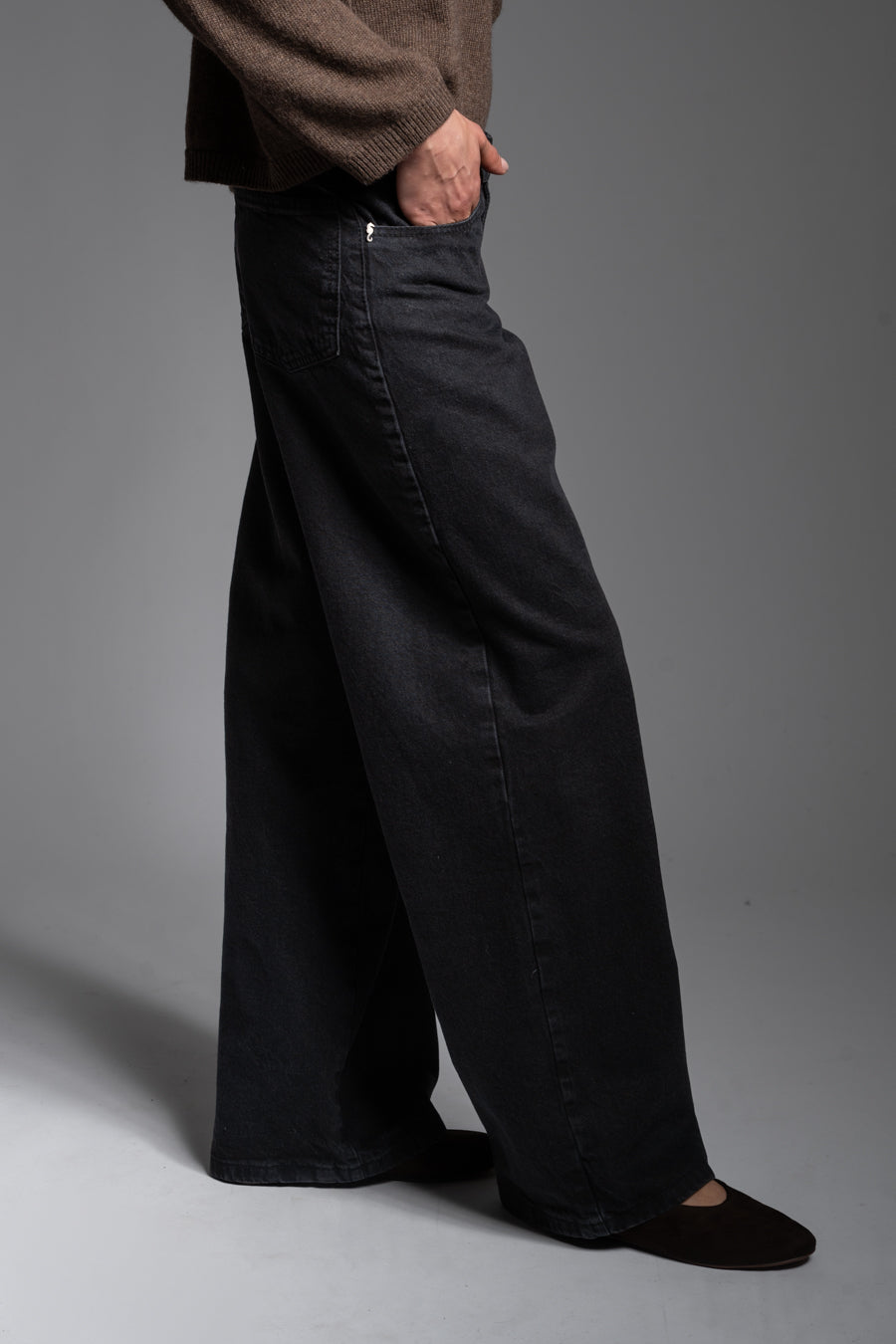 JEANS WIDE LEG TIRO BAJO LUCIANA negro