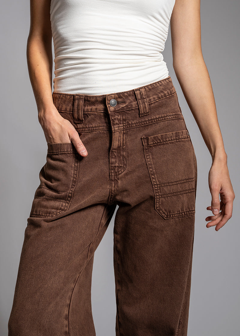 JEANS WIDE LEG TIRO ALTO TALI CAFE