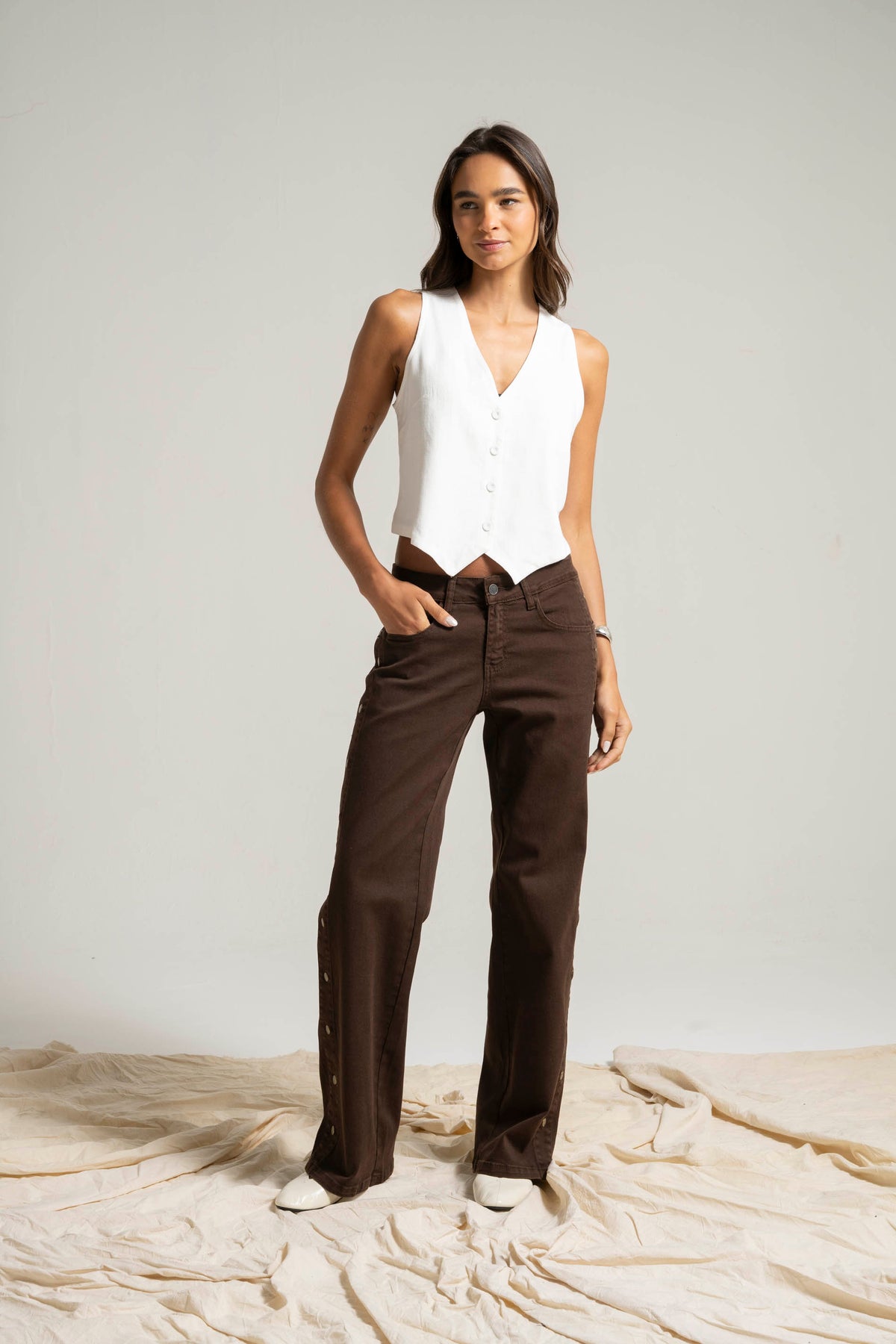JEANS MUJER ZENDA RECTO TIRO MEDIO chocolate