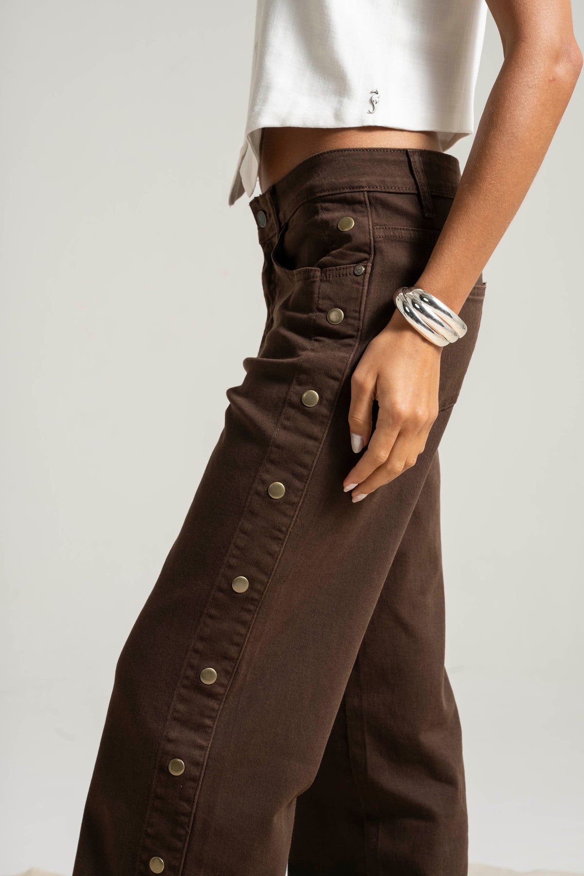 JEANS MUJER ZENDA RECTO TIRO MEDIO chocolate