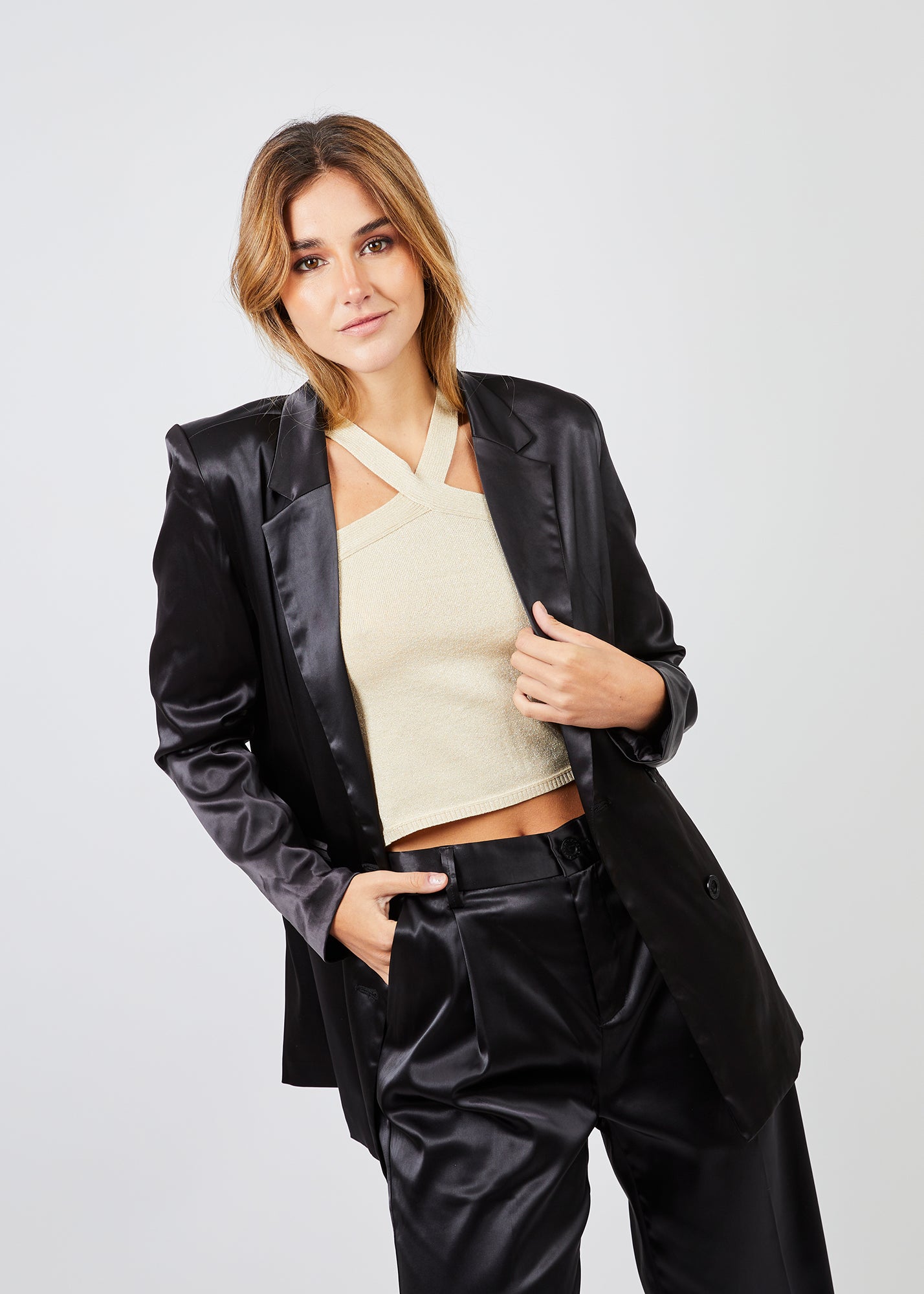 BLAZER LUCÍA Satínado negro