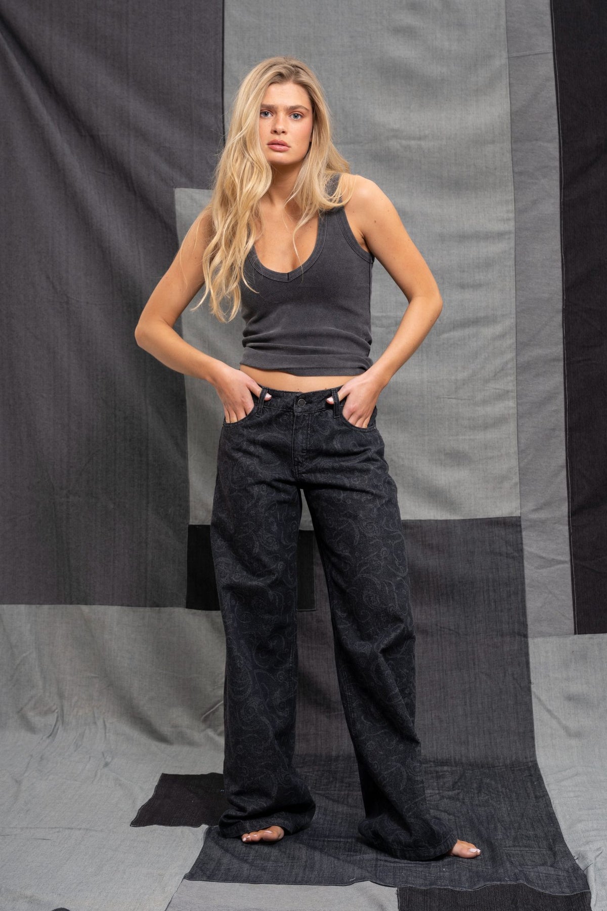 JEANS JOSEFA WIDE LEG TIRO BAJO PAISLEY marengo