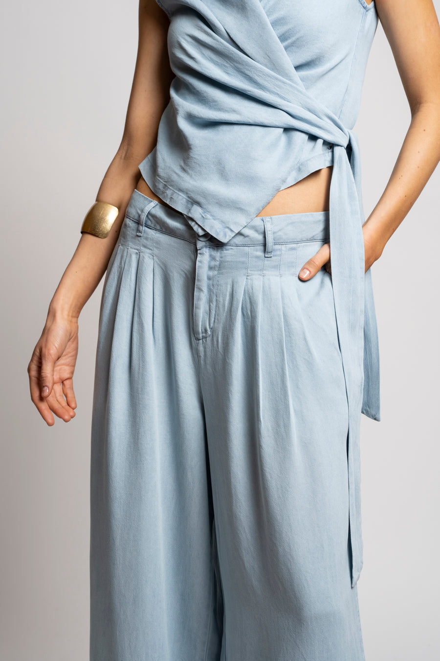 PANTALÓN SUVI celeste