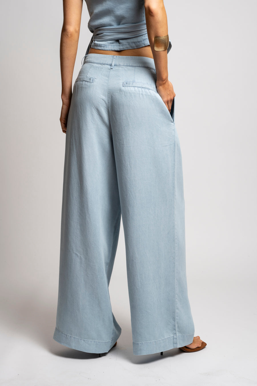 PANTALÓN SUVI celeste