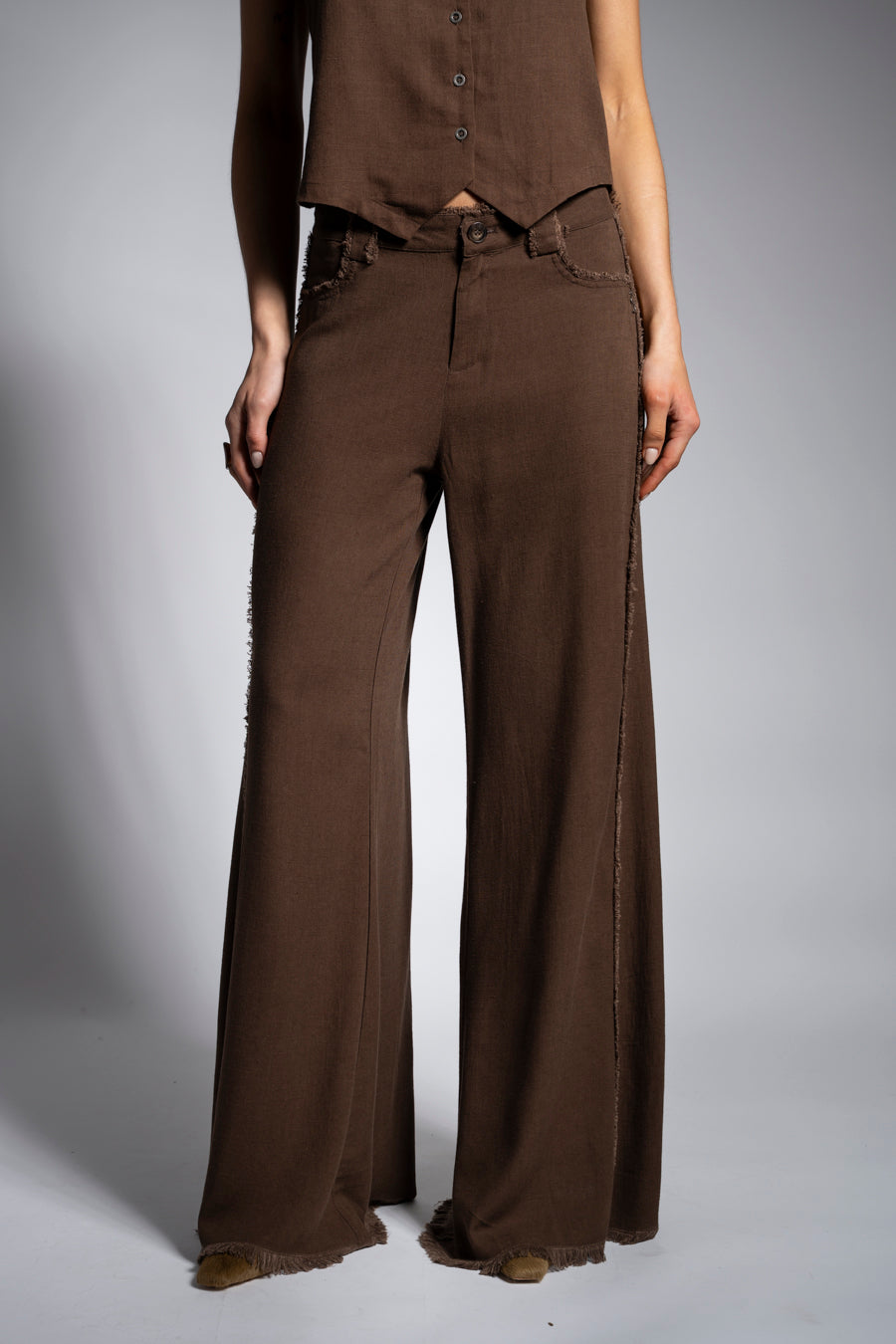 PANTALÓN ANNA FLECOS chocolate