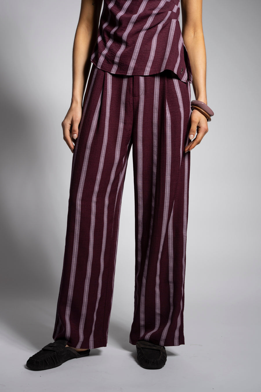 PANTALÓN CARMIN burdeo