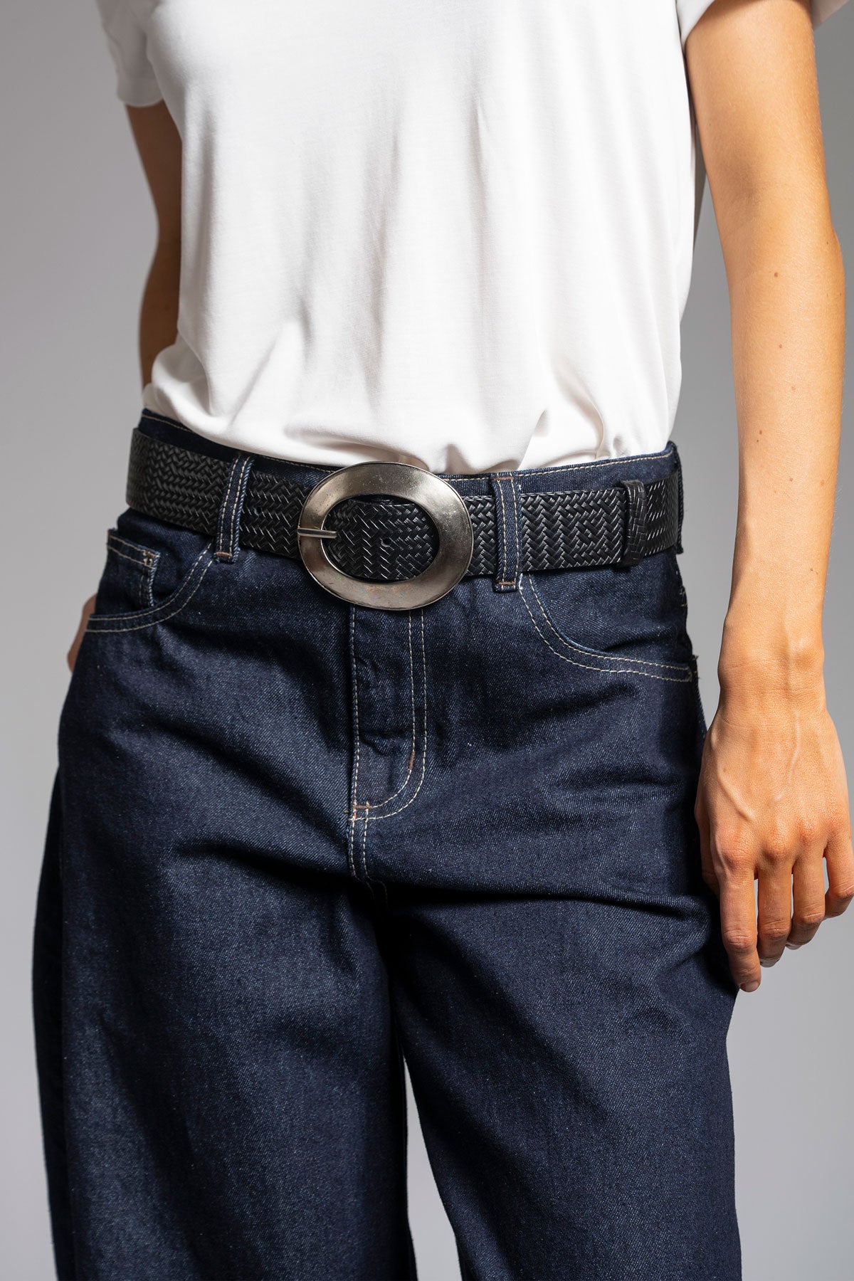 CINTURÓN CUERO OVION negro tipo mimbre