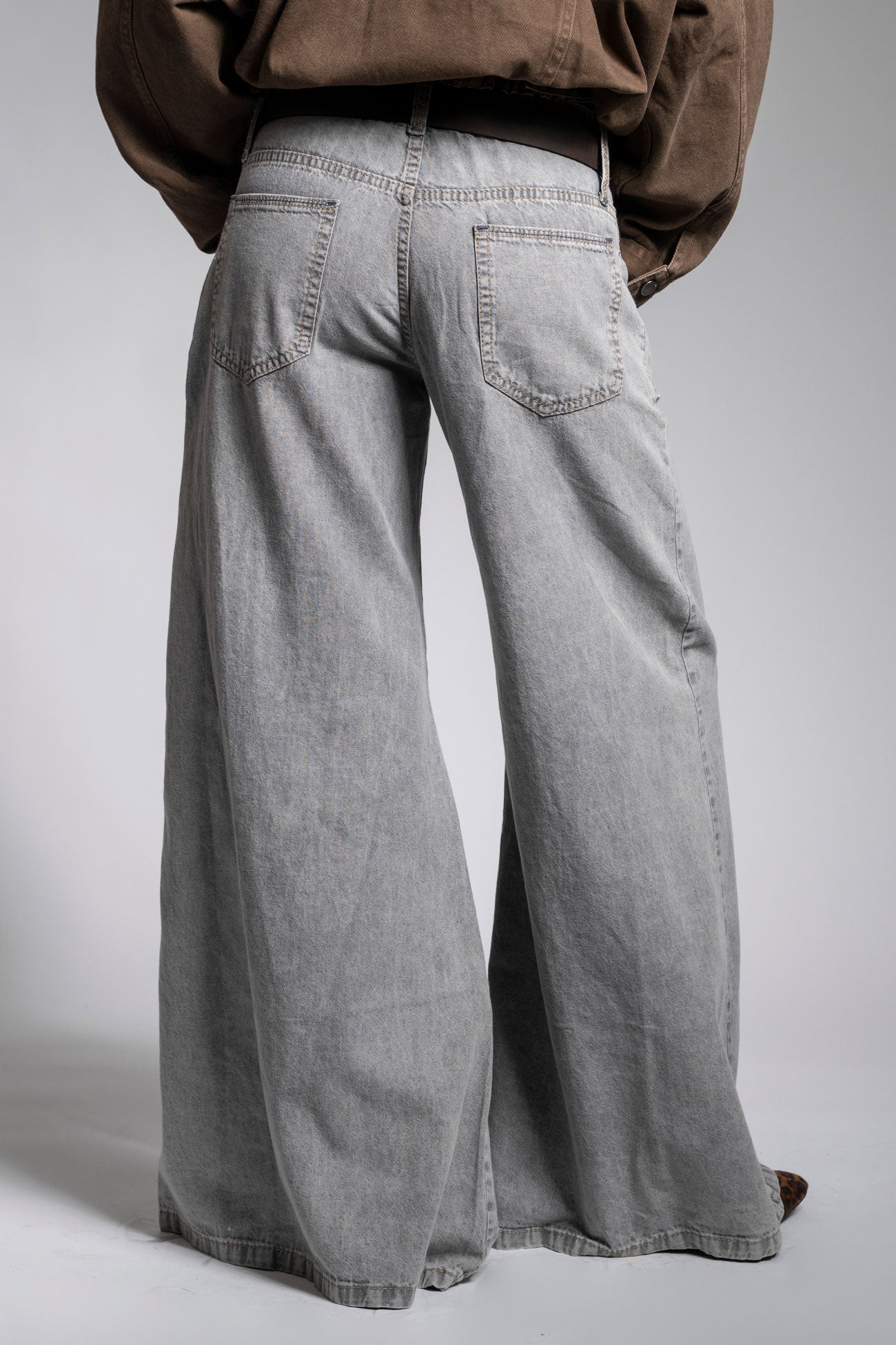 JEANS PALAZZO TIRO MEDIO ARIANNA gris