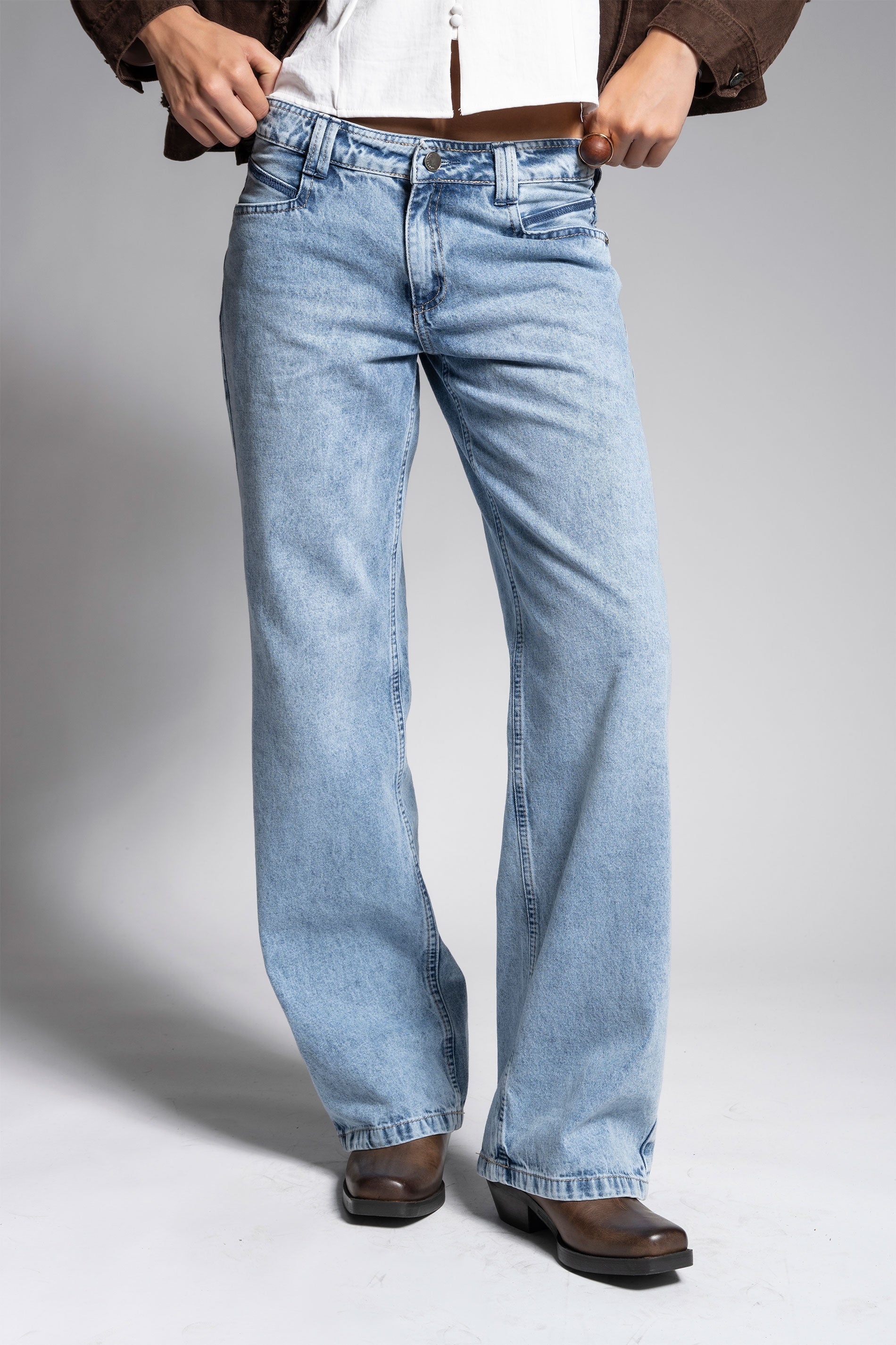 JEANS RECTO TIRO MEDIO GREGORIA celeste