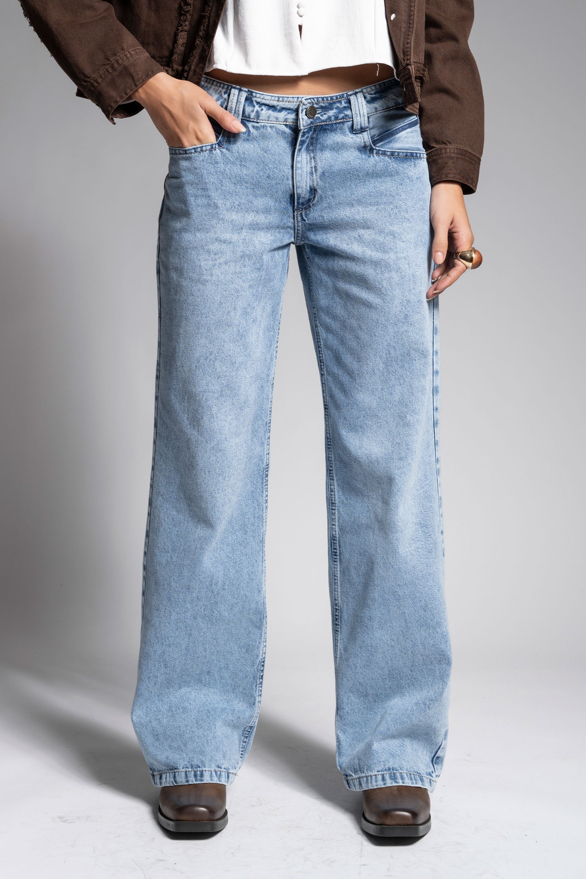 JEANS RECTO TIRO MEDIO GREGORIA celeste