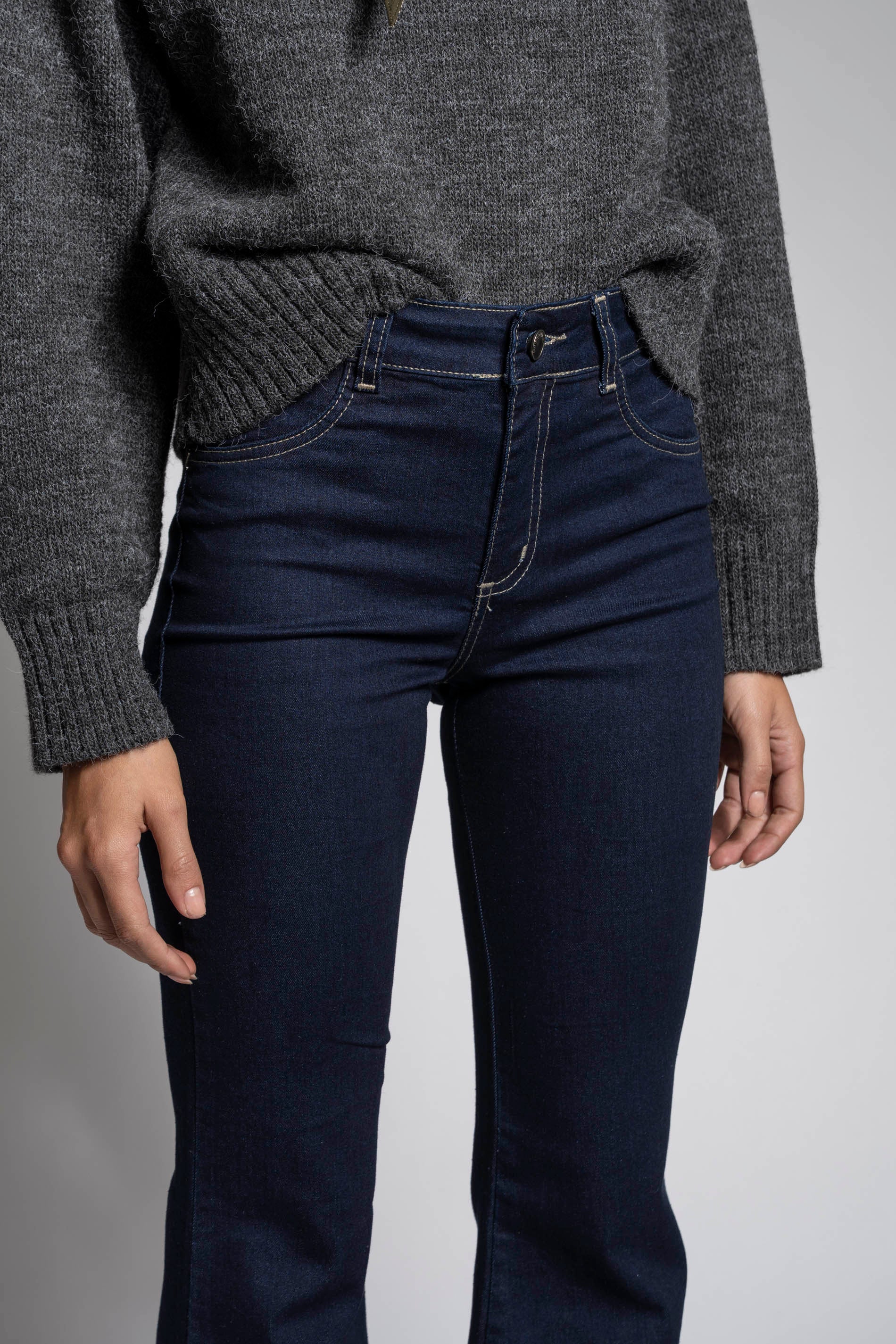 JEANS FLARE TIRO MEDIO NORA azul r