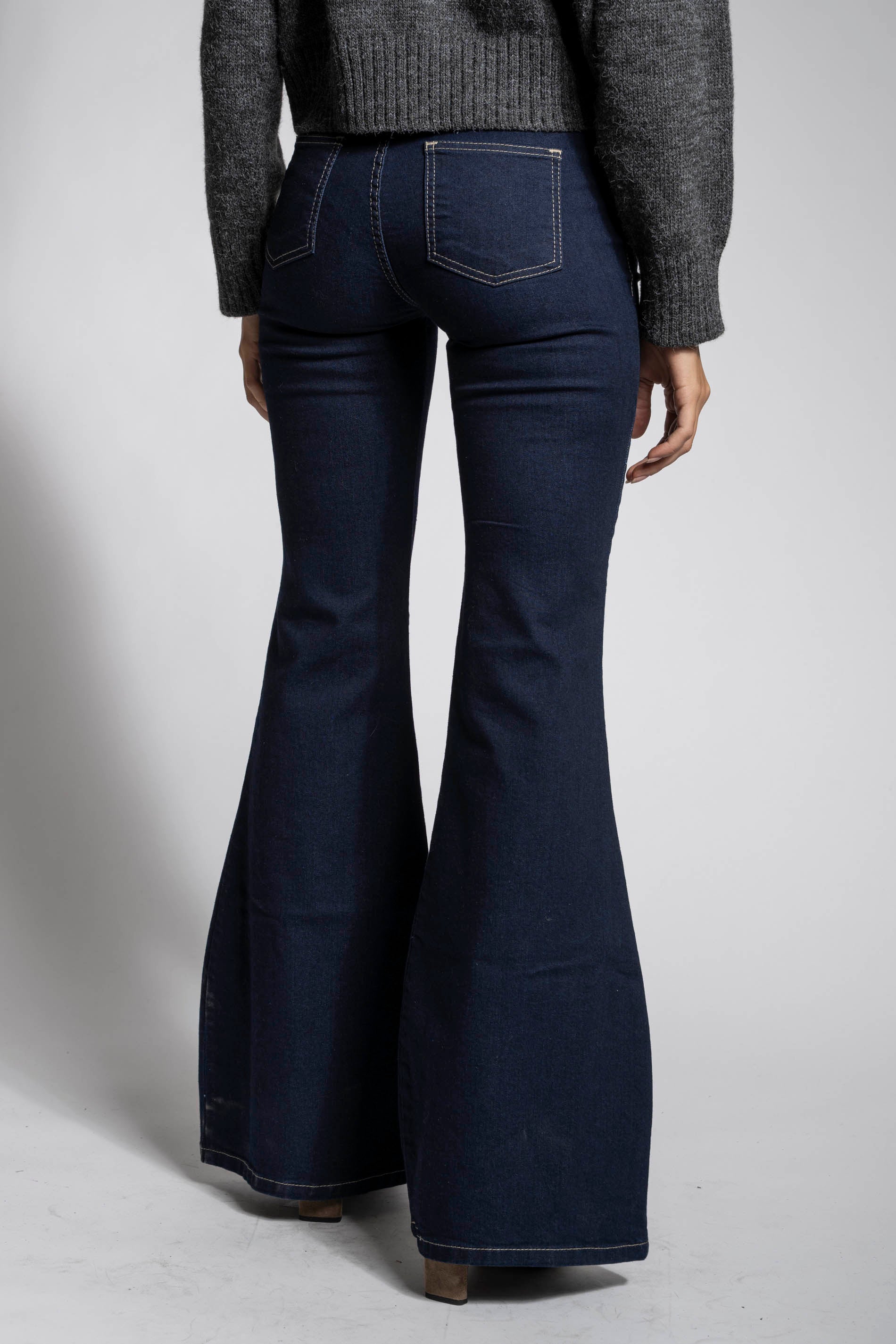JEANS FLARE TIRO MEDIO NORA azul r