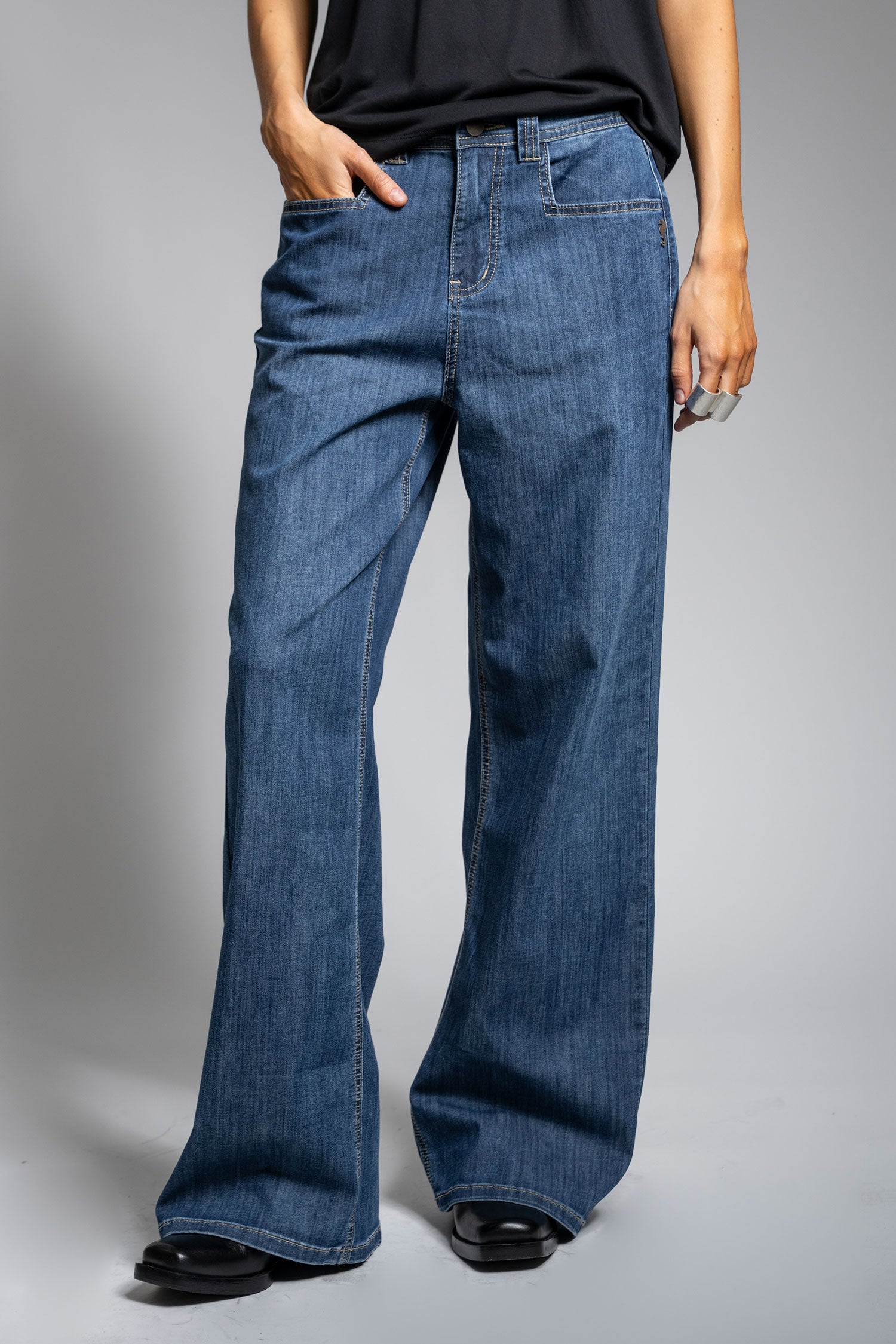 JEANS RECTO TIRO MEDIO OLIMPIA azul