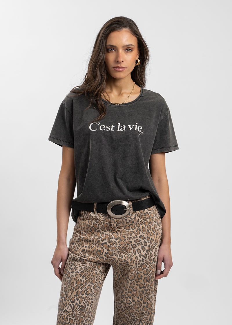 POLERA CEST LA VIE grafito
