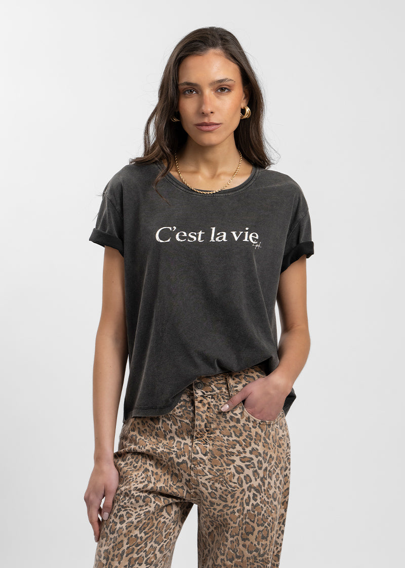 POLERA CEST LA VIE grafito
